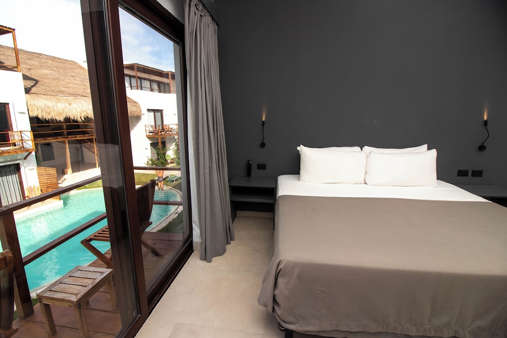 Deluxe Room - Photo 1