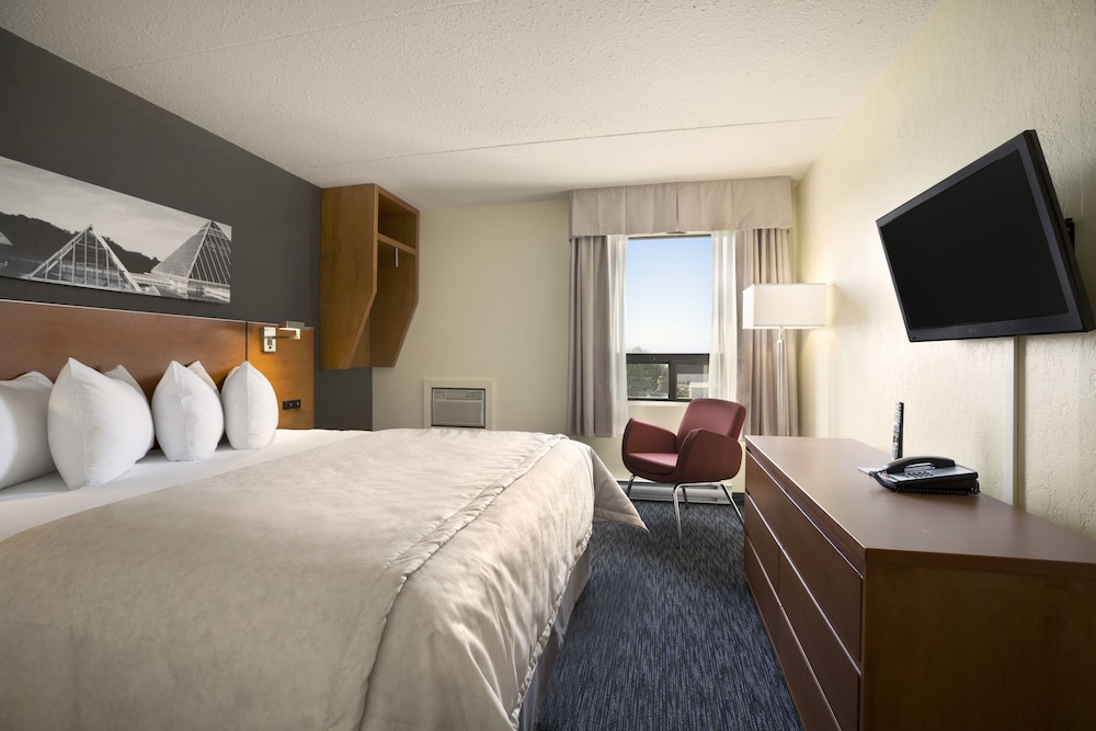 Deluxe Room, 1 King Bed, Non Smoking (Upper Floor) - Photo 1