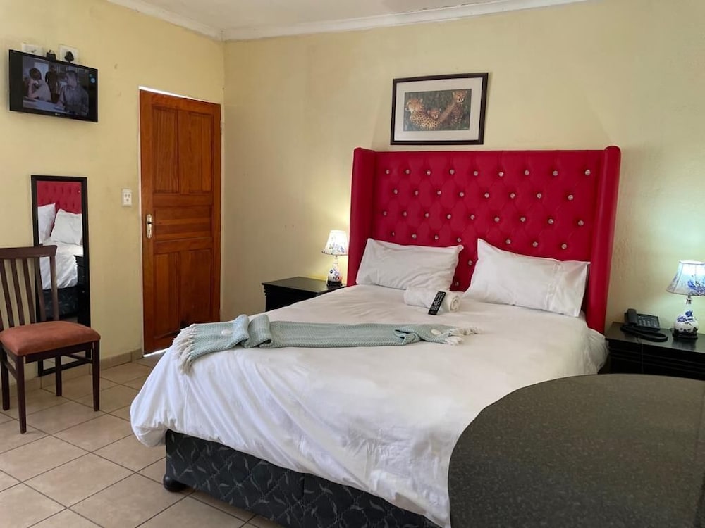 Double Room, 1 Queen Bed photo 2