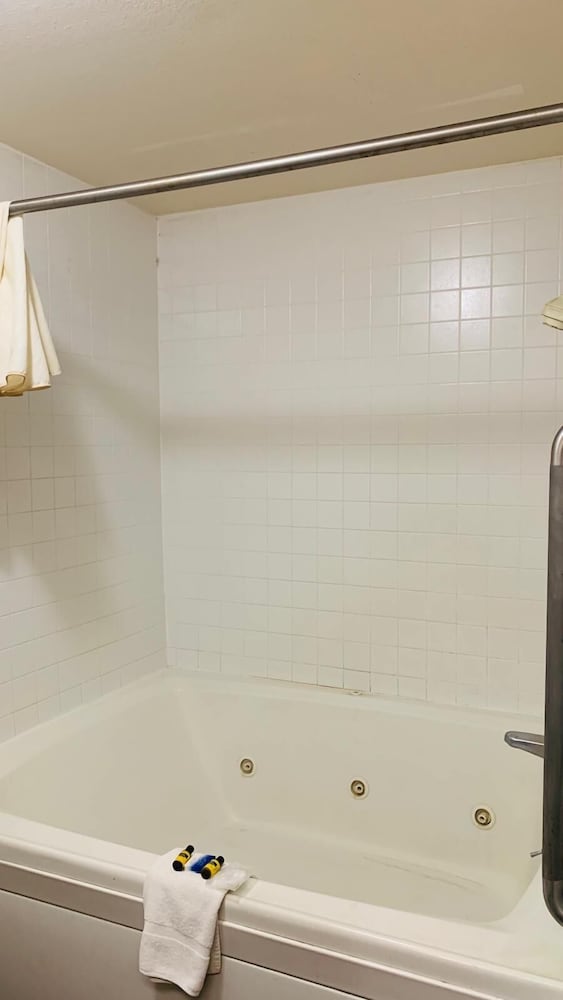 Premium Suite, Jetted Tub
