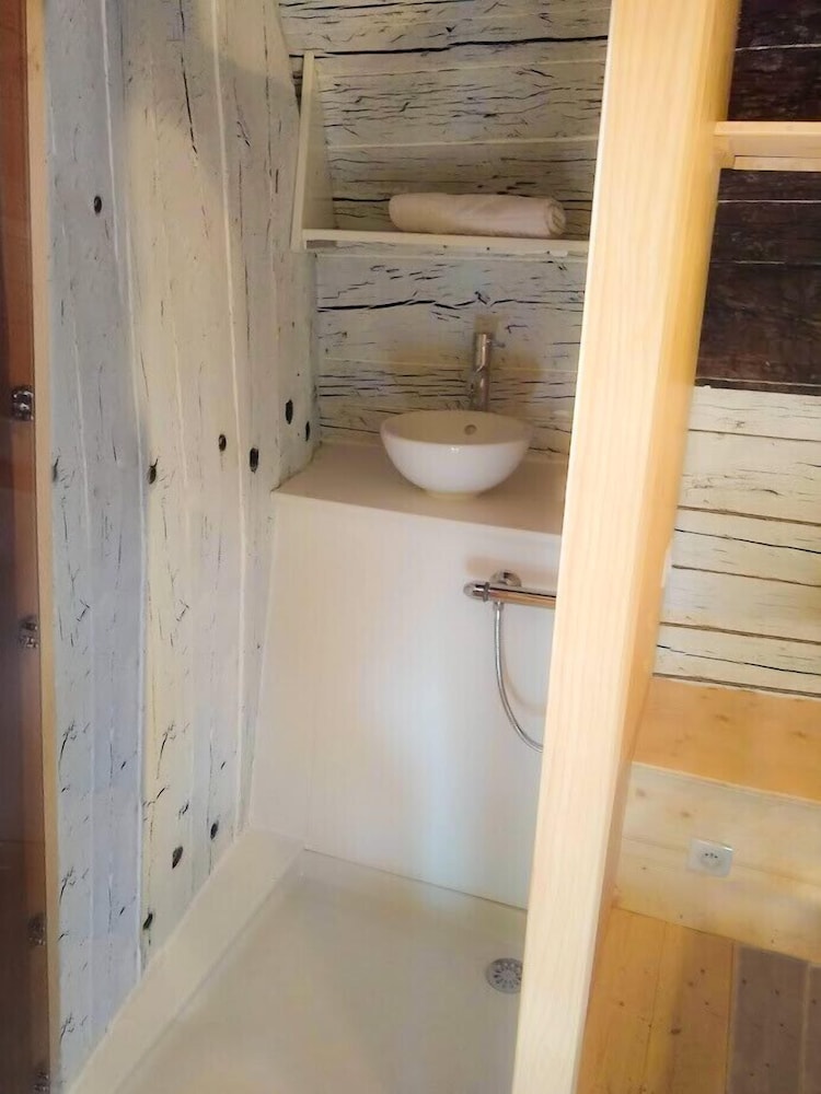 Cabin (Foudre) photo 3