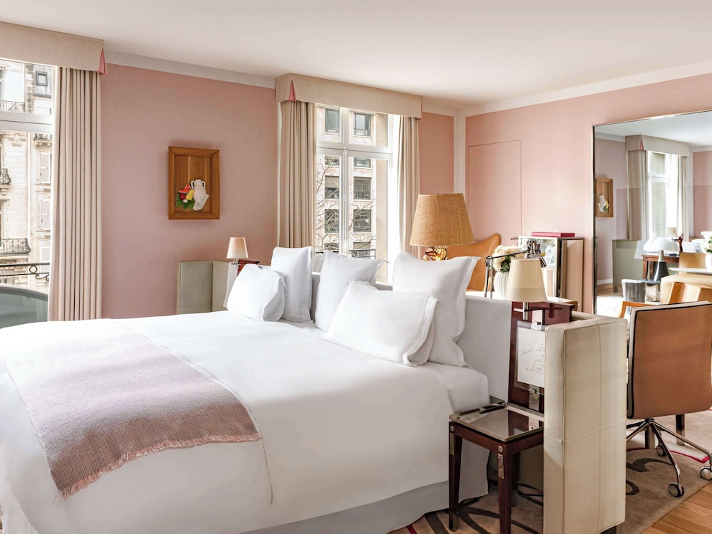 Hôtel Le Royal Monceau Raffles Paris bedroom photo
