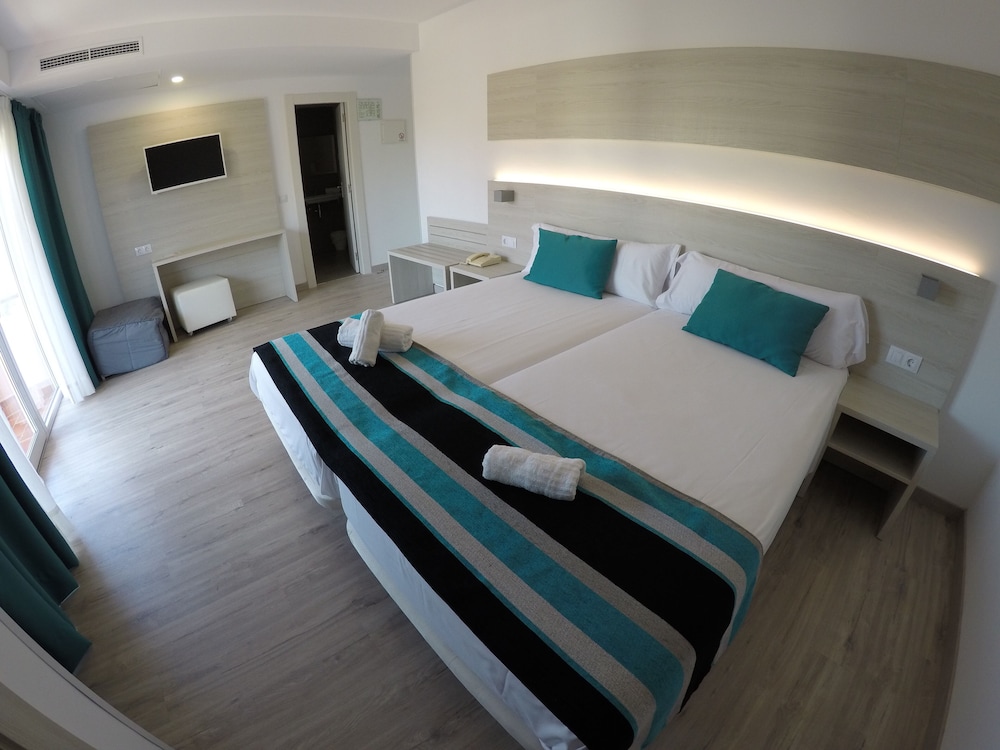 Double Room, Balcony, Pool View photo 3