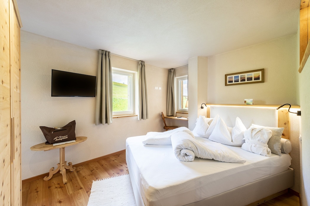 Standard Double Room, 1 Double Bed, Mountain View photo 1