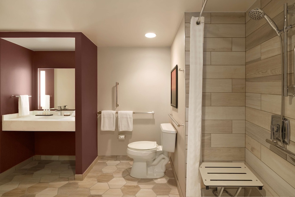 Suite, 2 Double Beds, Accessible (Roll-in Shower) - Photo 4