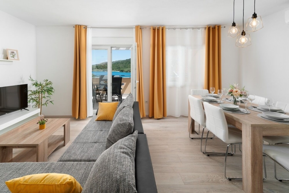 Apartment (Lux 2 - heated pool - A2(4+2))