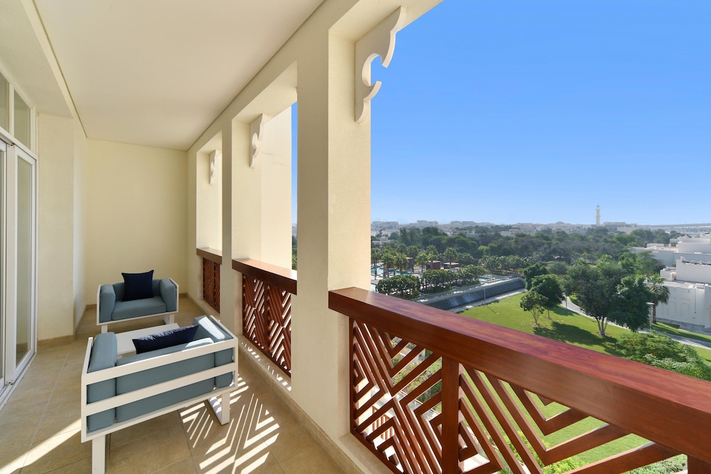 Deluxe Suite, 1 Bedroom, Balcony - Photo 4