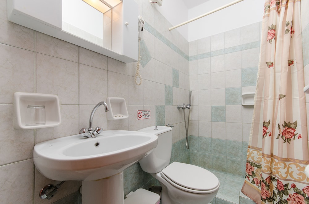 Economy Double Room, Basement photo 3