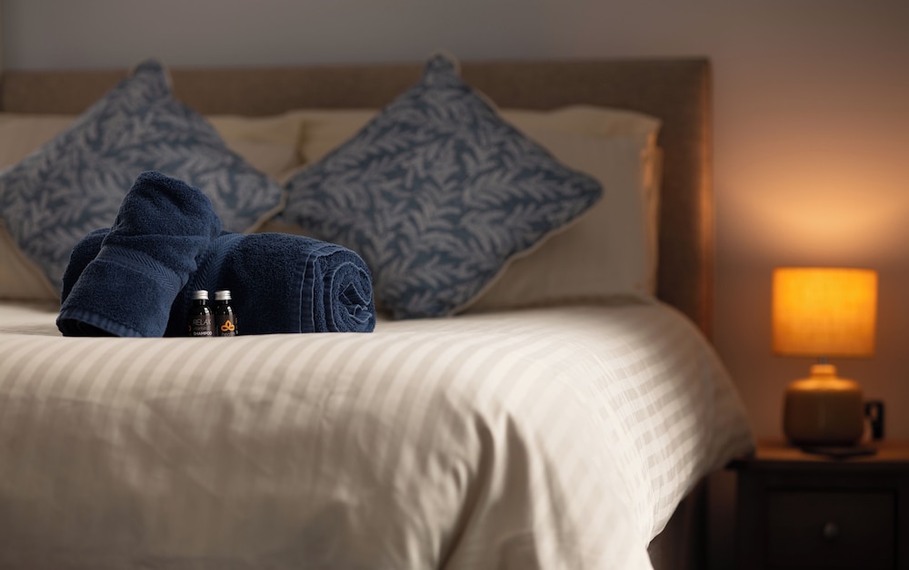 Classic Double Or Twin Room, Roll-In Shower, Non Smoking