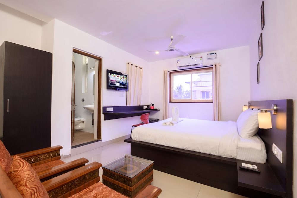 Deluxe Double Room, 1 King Bed, Garden Area photo 2
