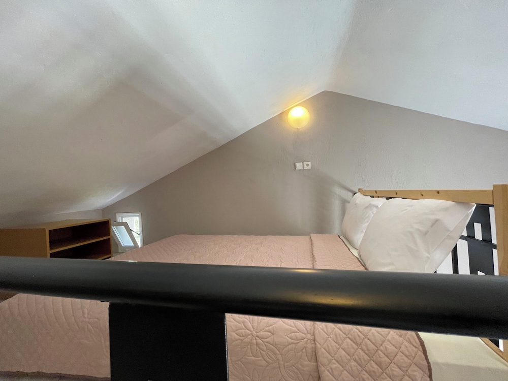 House, 3 Bedrooms, Balcony, Garden View photo 2