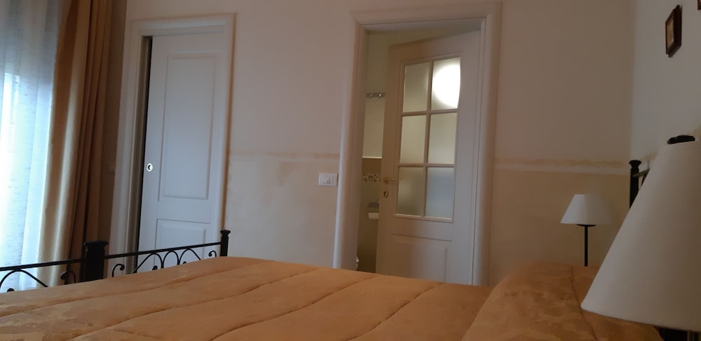 Deluxe Double or Twin Room, Balcony photo 2