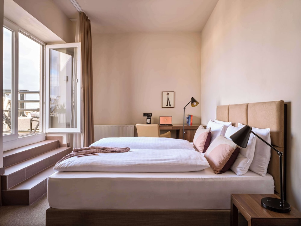 Signature Double Room, Balcony, City View photo 3