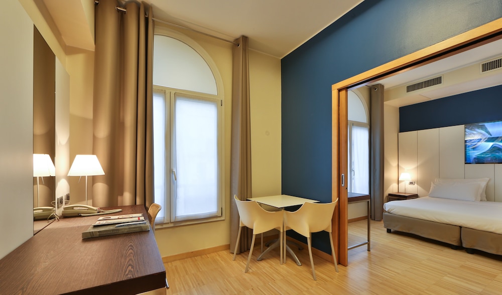 Junior Suite, 1 King Bed - Photo 3