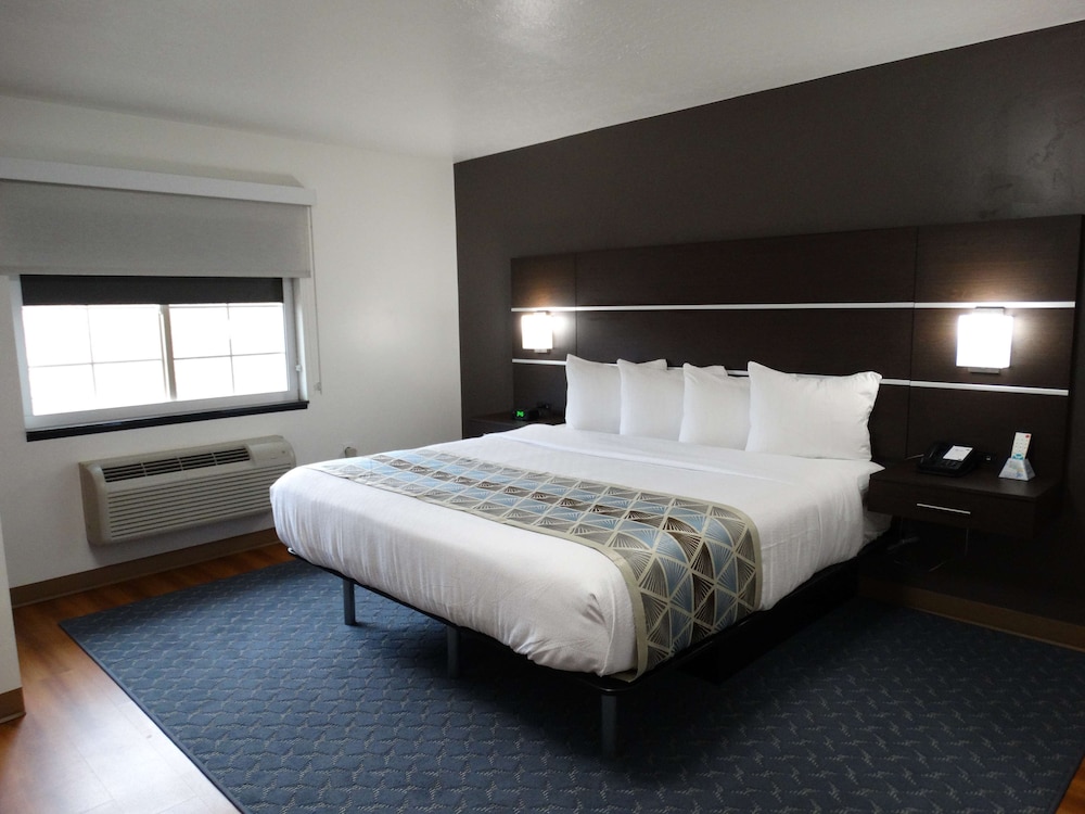 Standard Room, 1 King Bed, Accessible, Kitchen (Full Kitchen) photo 3