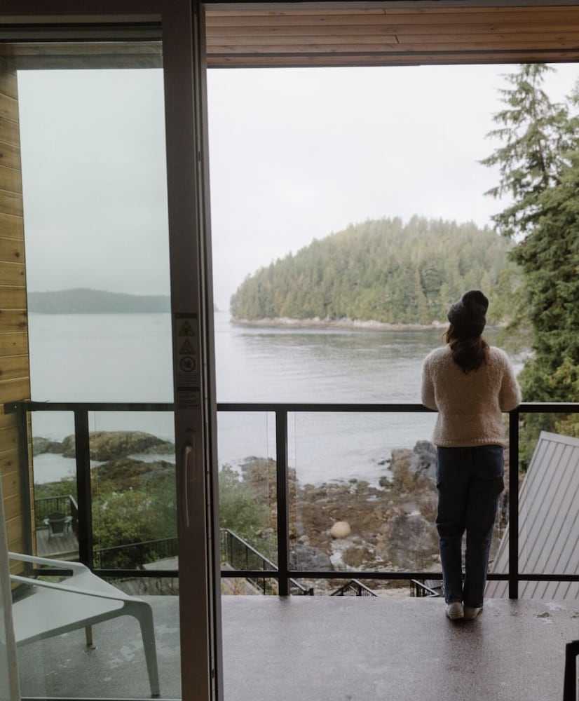 Premium Studio, 1 King Bed, Accessible, Ocean View photo 3