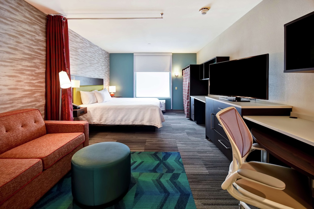 Suite, 1 King Bed, Accessible, Bathtub - Photo 4