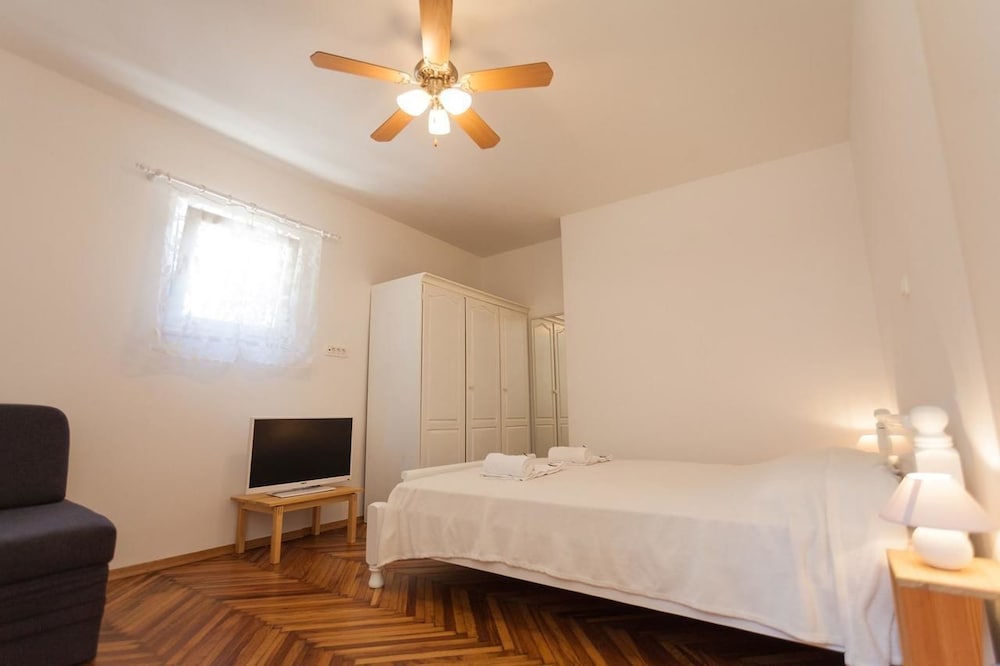 Traditional Apartment, Multiple Beds, City View