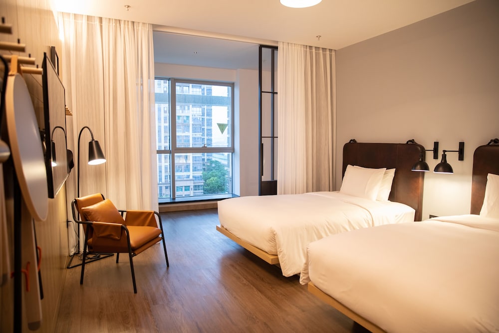 Room, 2 Twin Beds, City View - Photo 8