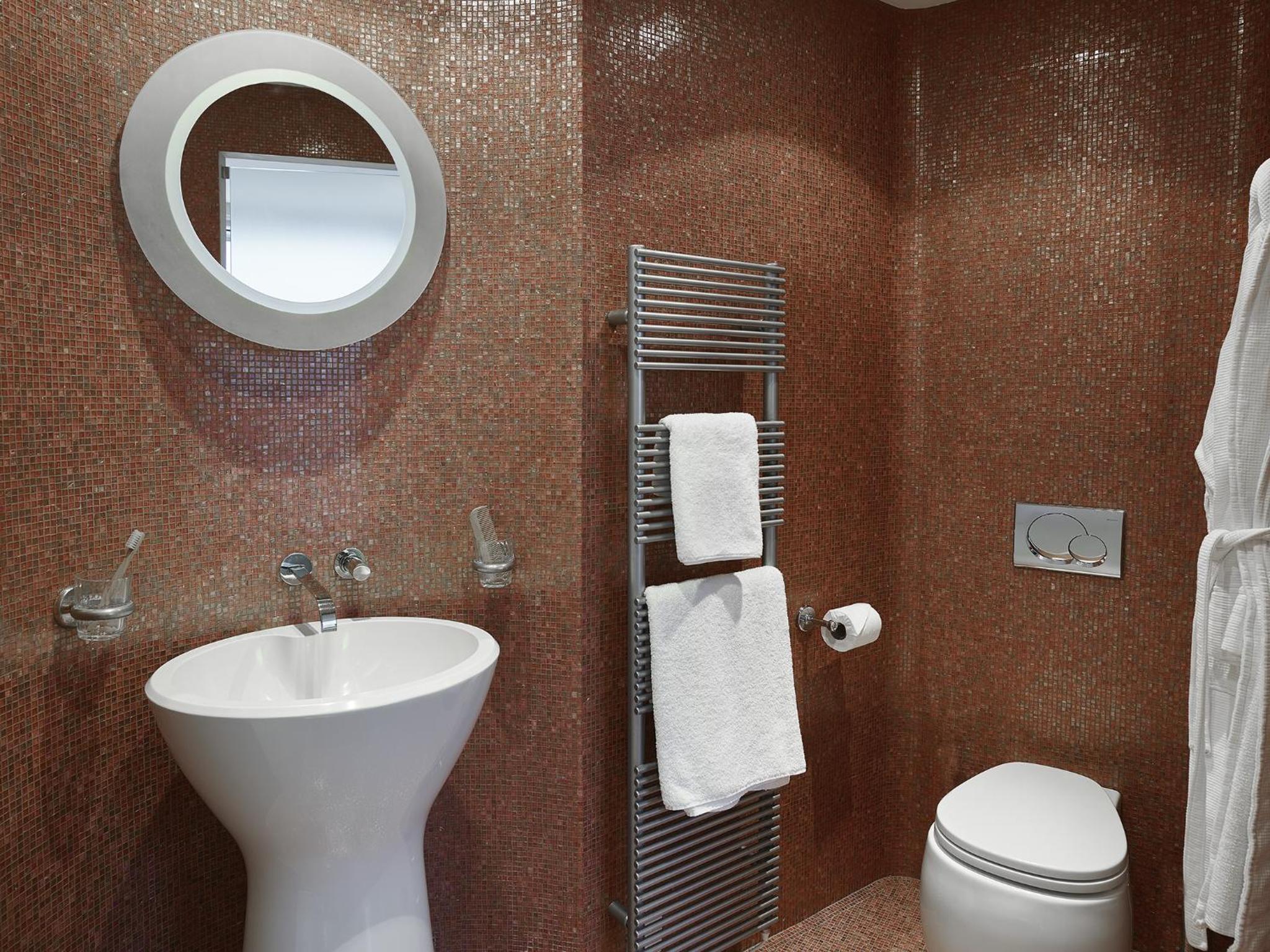Junior Suite With Curved Windows And City Views photo 3