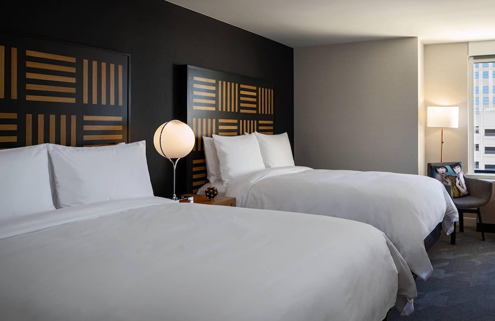 Standard Room, 2 Double Beds (Mobility Accessible, Roll-in Shower) - Photo 2
