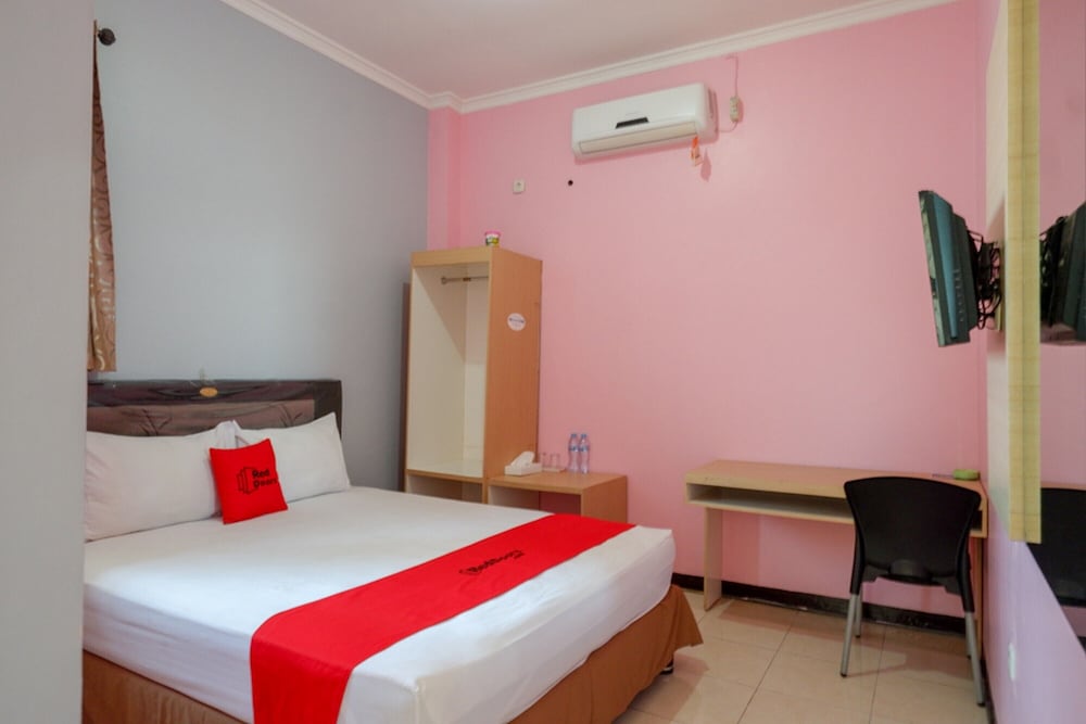 Double Room (RedDoorz) - Photo 1