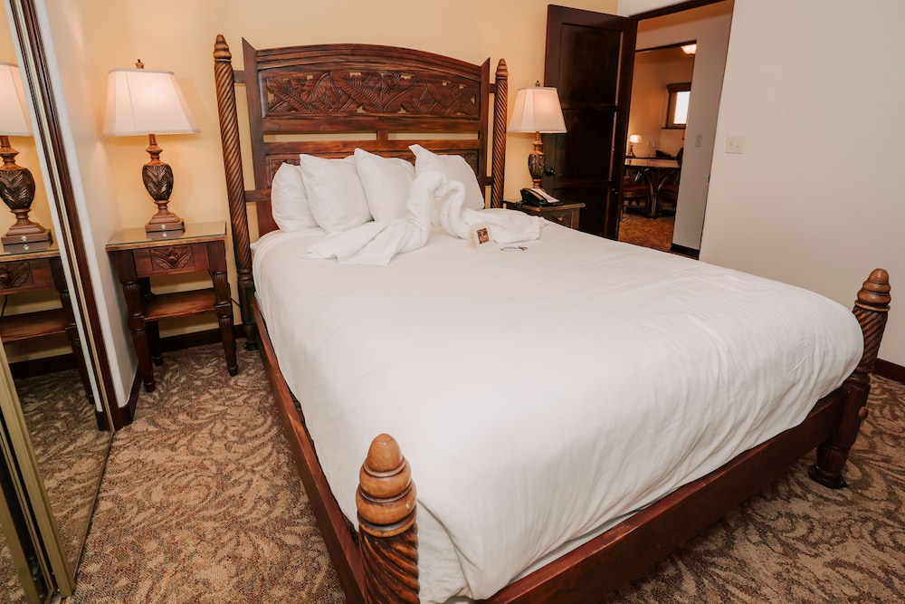 Deluxe Room, Multiple Beds, Ocean View
