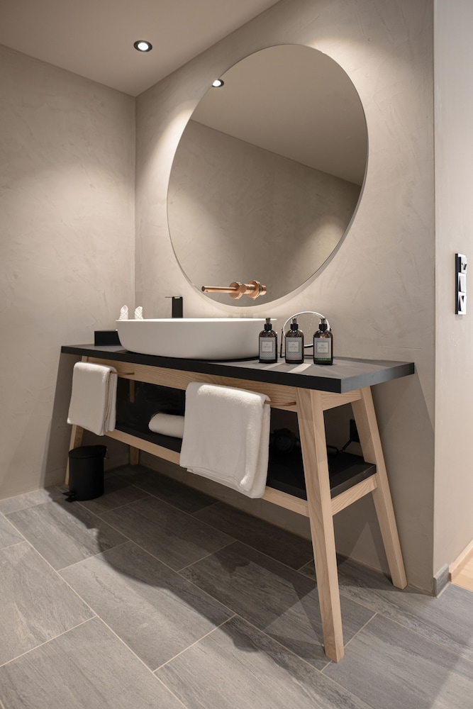Suite - Photo 5