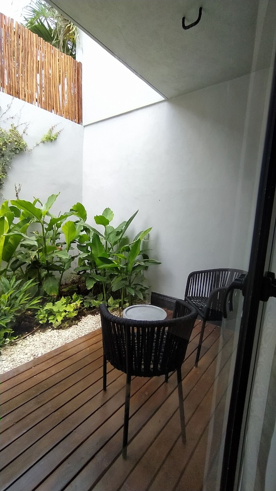 Superior Suite, Garden View photo 2