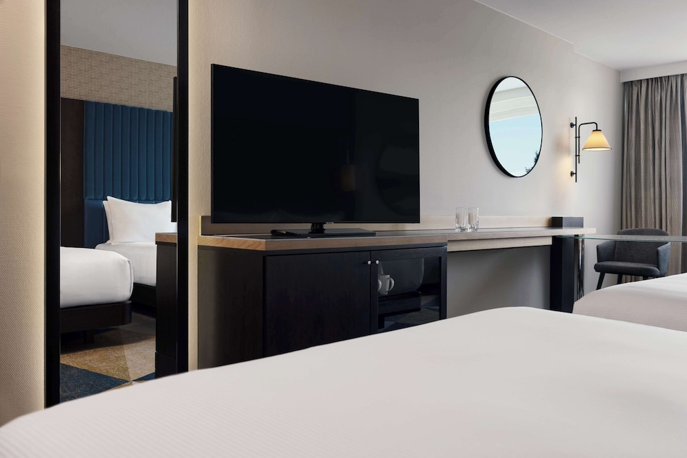 Superior Suite, Multiple Beds (Waterfront) photo 2