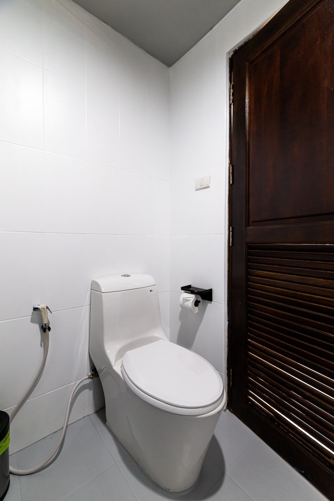 Deluxe Suite, 1 King Bed, Sea View - Photo 2