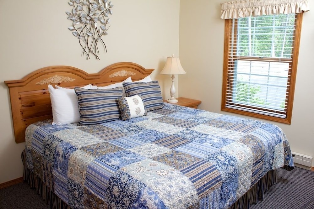 King & Queen Suite, Garden View photo 2