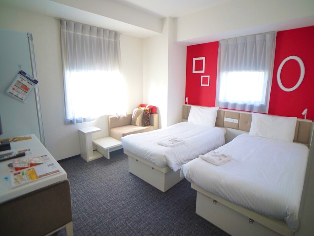 Corner Twin Room, Non Smoking photo 2
