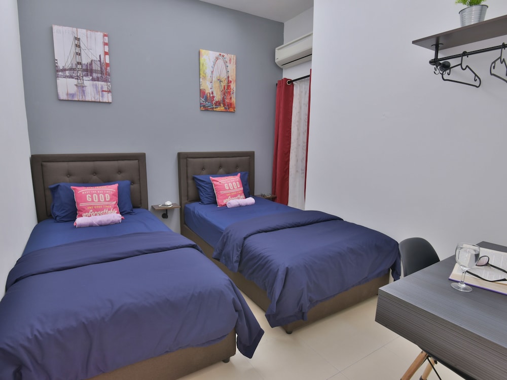 House, 3 Bedrooms photo 2