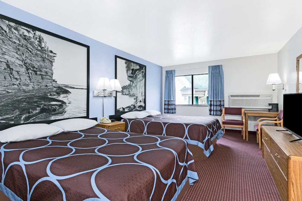 Room, 2 Queen Beds, Non Smoking (Pet Friendly) - Photo 5