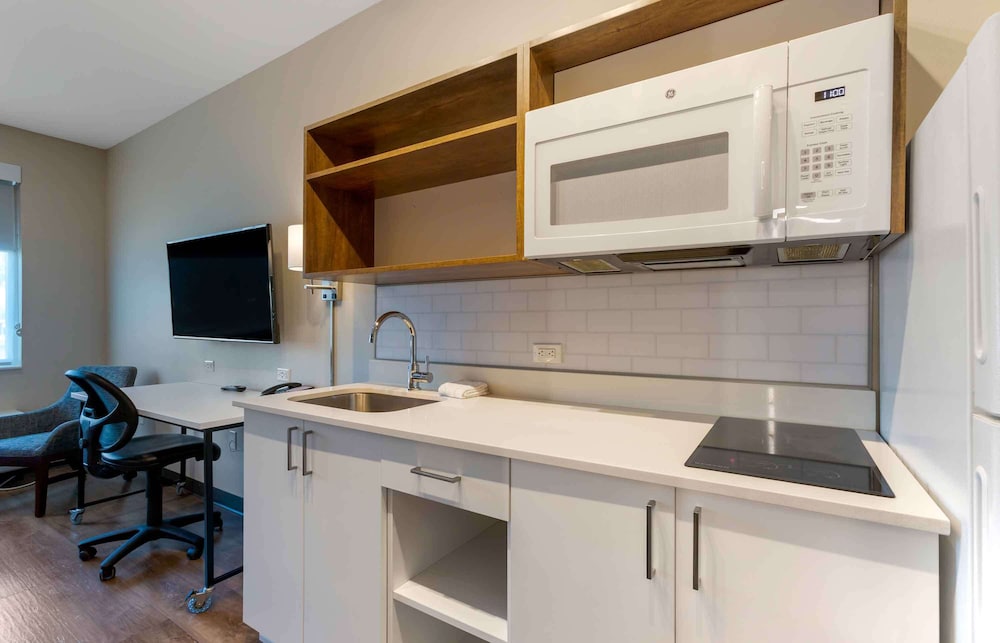Standard Studio, 2 Queen Beds, Non Smoking, Refrigerator (Microwave) - Photo 4