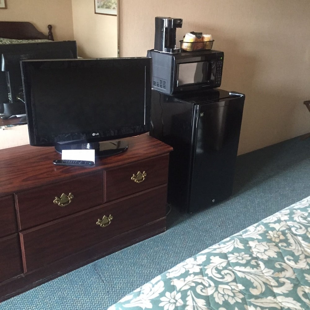 Standard Room, 2 Double Beds, Refrigerator & Microwave photo 1