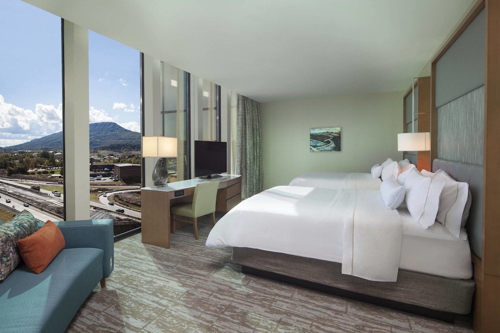 Room, 2 Queen Beds (Mobility Accessible, Tub) photo 2