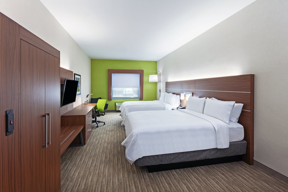 Standard Room, 2 Queen Beds - Photo 2