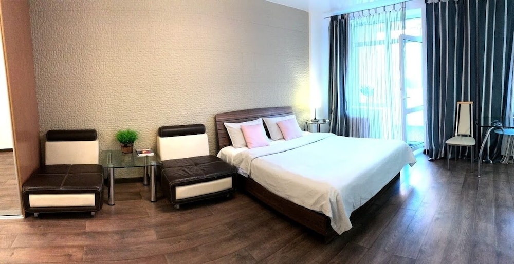 Apartment photo 2