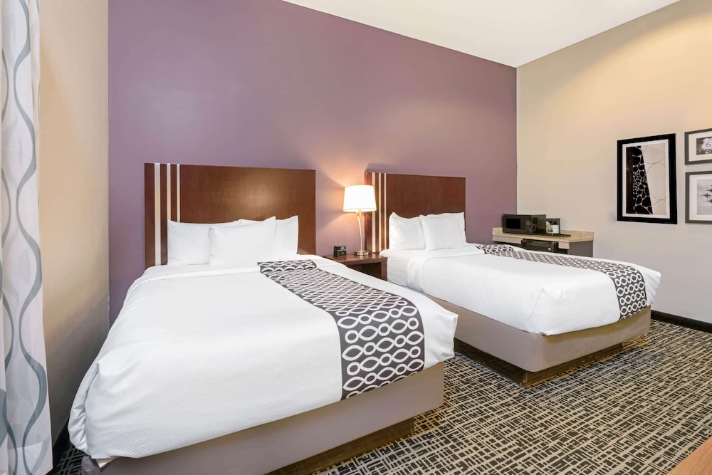 Deluxe Suite, 2 Queen Beds, Non Smoking - Photo 1