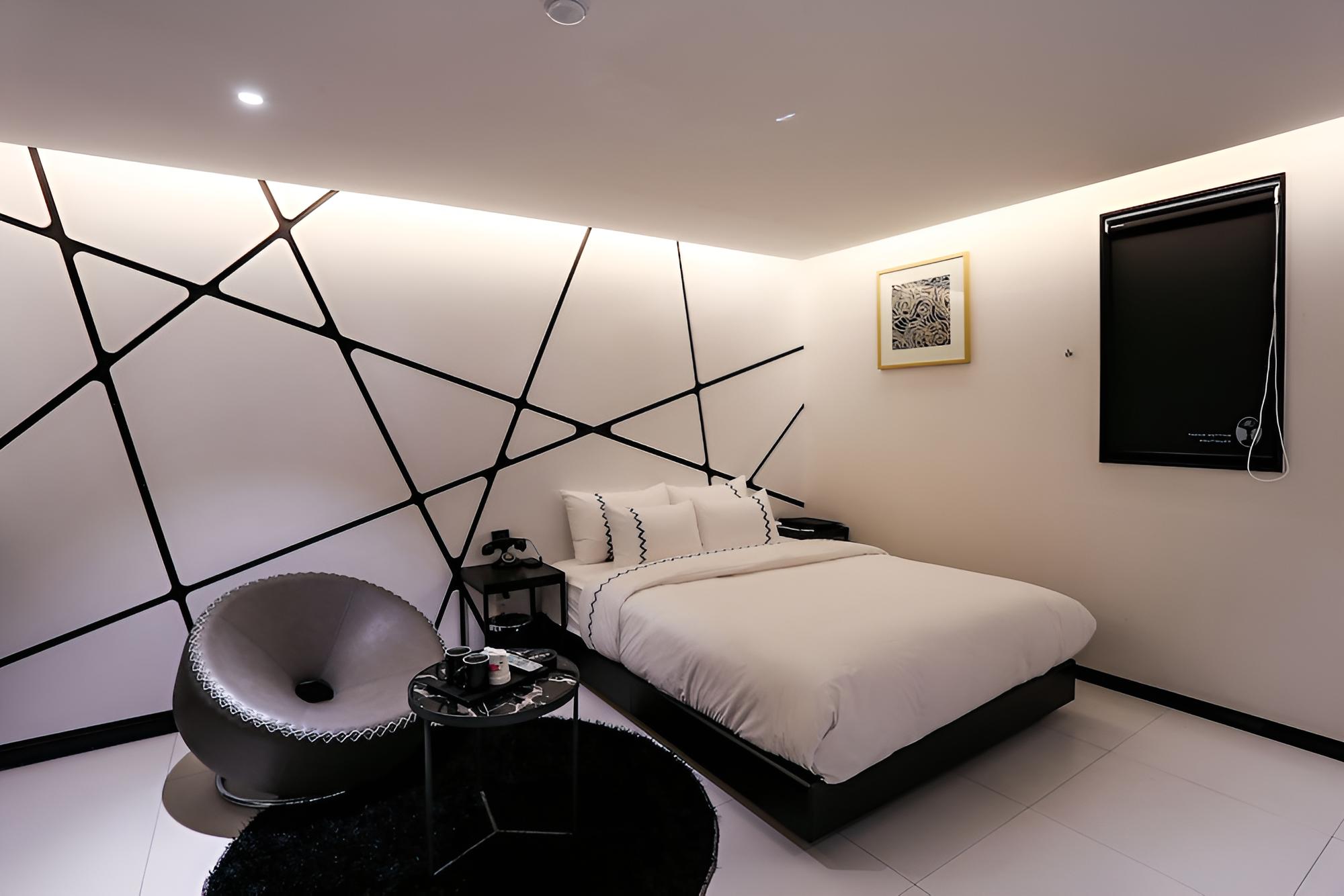 Deluxe Room - Photo 6