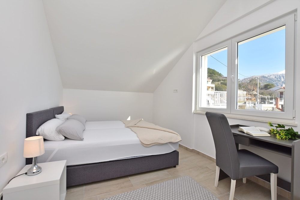 Apartment (A2)