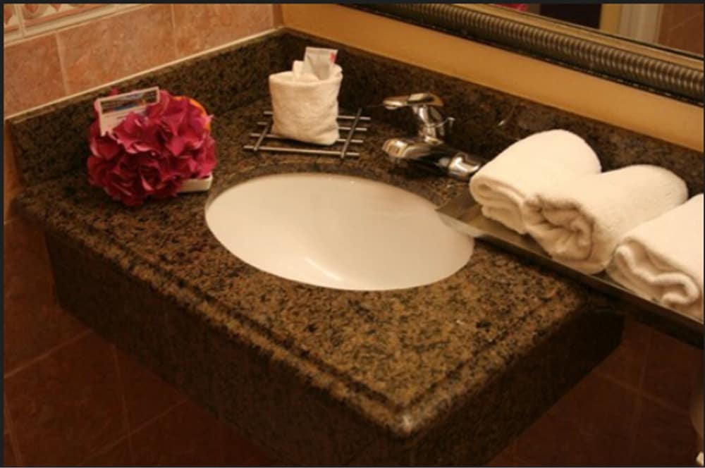 Relax Inn And Suites