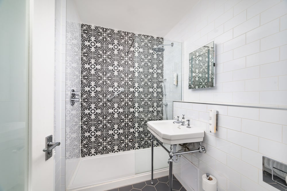 Carlton Classic Triple Room (Separate Building) - Photo 6