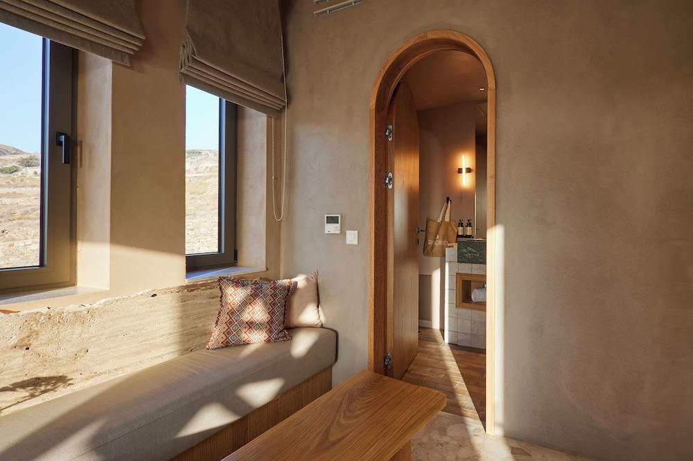 Standard Suite - Photo 17