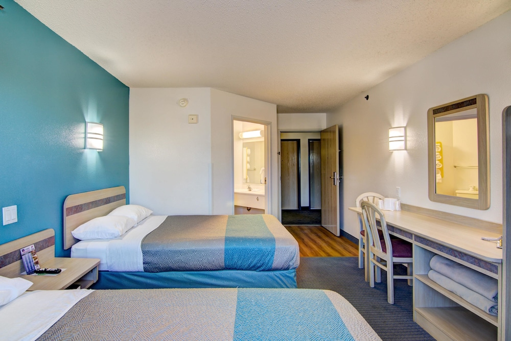 Standard Room, 2 Double Beds, Non Smoking, Refrigerator & Microwave - Photo 7