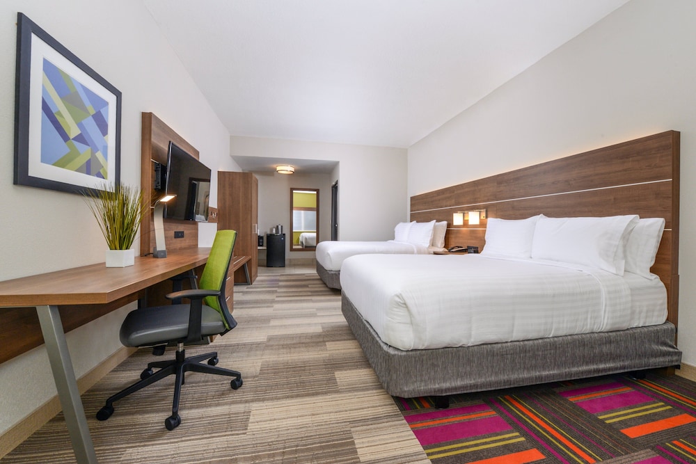 Suite, 2 Queen Beds (Walk-In Shower) photo 1