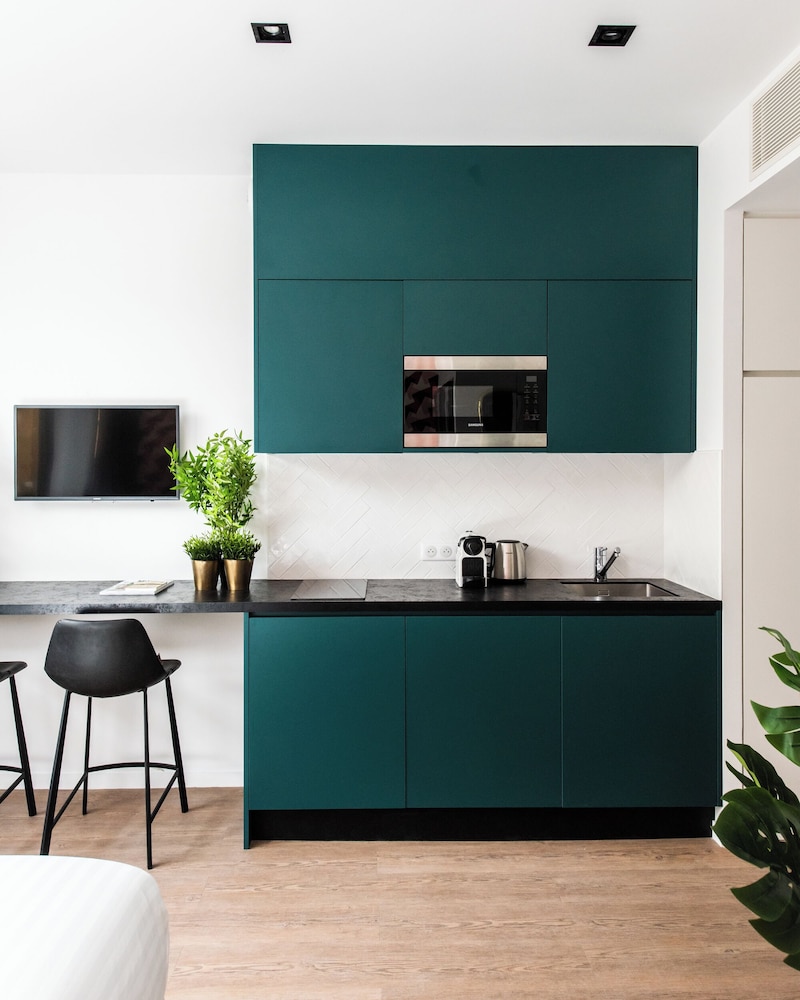 Medium Studio with Kitchen - Photo 5