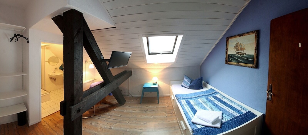 Single Room photo 3